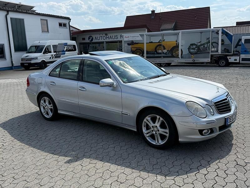 Grau Gebraucht 2008 Mercedes E300 Limousine | 6.000 € (Superpreis) - Bild 1/4
