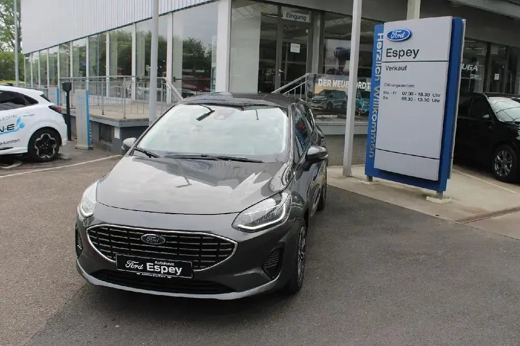 Używany Ford Fiesta Titanium 101 KM (74 kW) 2023 Szary Hatchback