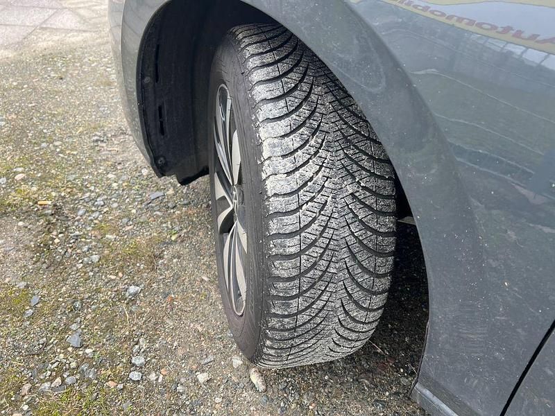 Gebraucht VW Golf VIII Move 150 PS (110 kW) 2024 Grau Limousine