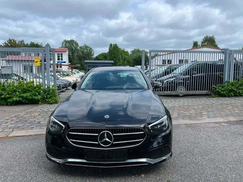 Gebraucht Mercedes E200 160 PS (117 kW) 2023 Schwarz Limousine
