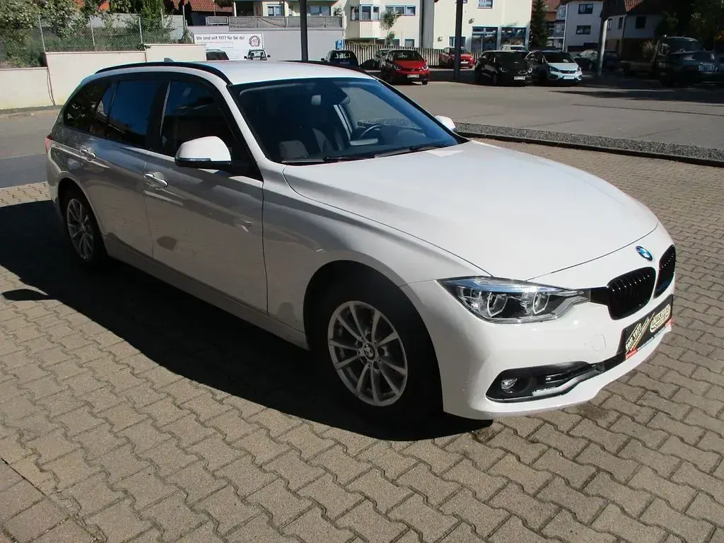 Gebraucht BMW 320 Advantage 184 PS (135 kW) 2018 Weiß Kombi