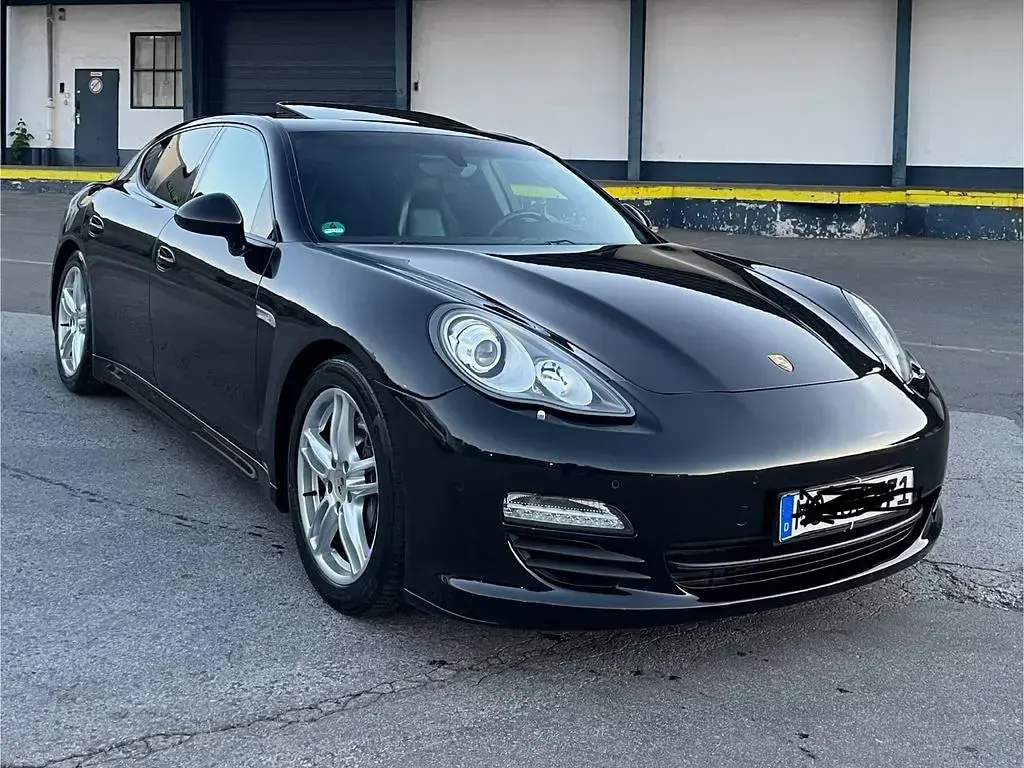 Second-hand Porsche Panamera 250 CP (183 kW) 2012 Negru Hatchback