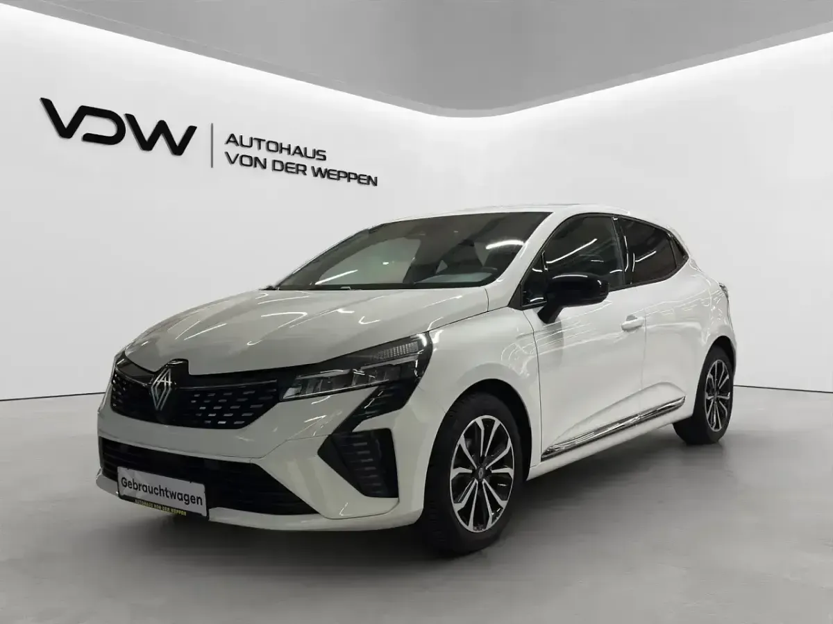Używany Renault Clio V Techno 67 KM (49 kW) 2024 Sedan/Limuzyna