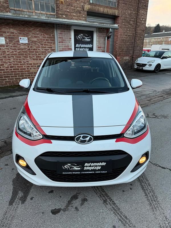 Gebraucht Hyundai i10 Trend 67 PS (49 kW) 2016 Weiß Kleinwagen