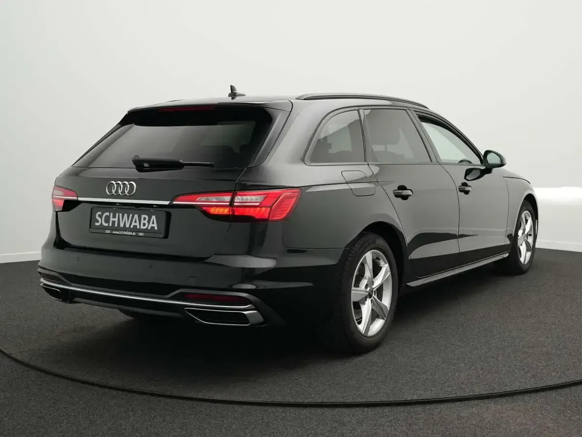 Gebraucht Audi A4 Advanced Plus 204 PS (150 kW) 2023 Brillantschwarz Kombi