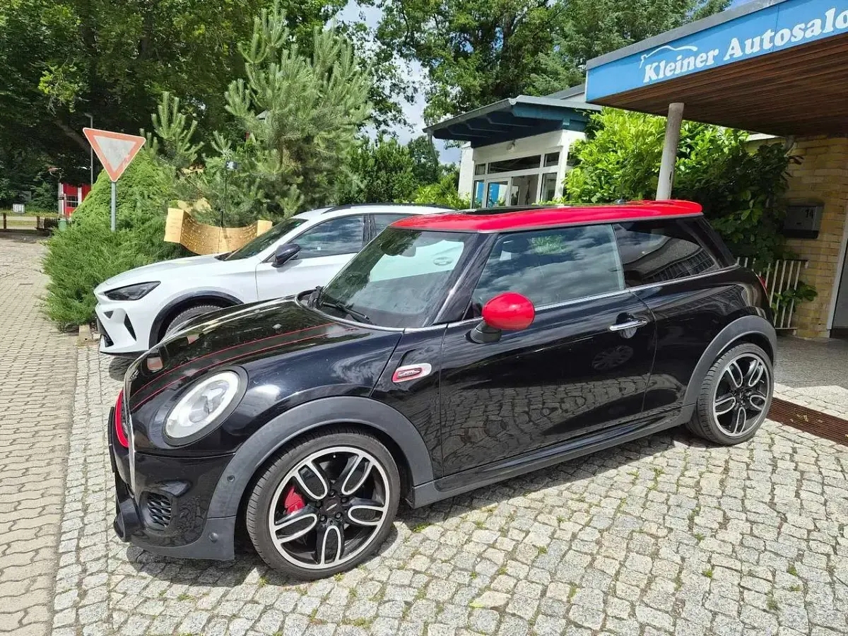 Gebraucht Mini John Cooper Works 231 PS (169 kW) 2018 Schwarz Kleinwagen