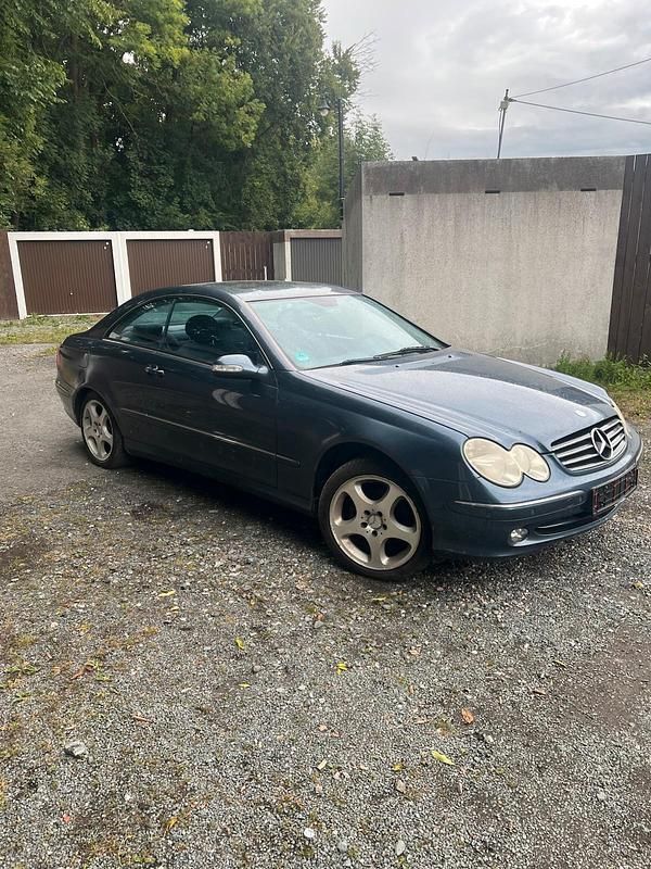 Blau Gebraucht 2005 Mercedes CLK200 Cabrio | 1.450 € - Bild 1/4