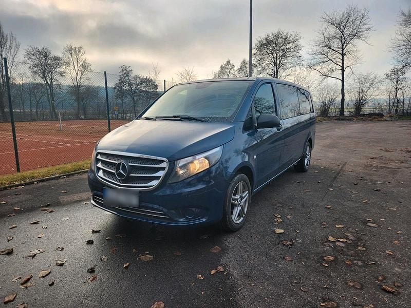 Gebraucht Mercedes V220 163 PS (119 kW) 2017 Blau Van / Kleinbus