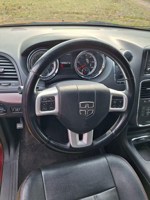 Second-hand Dodge Grand Caravan 287 CP (211 kW) 2017 Roșu Monovolum
