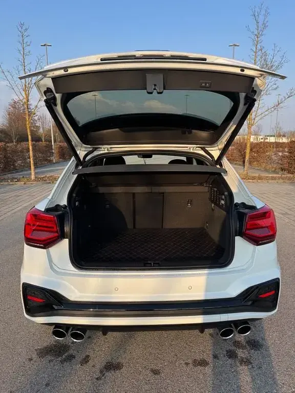 Gebraucht Audi SQ2 Ambiente 300 PS (220 kW) 2025 Weiß SUV
