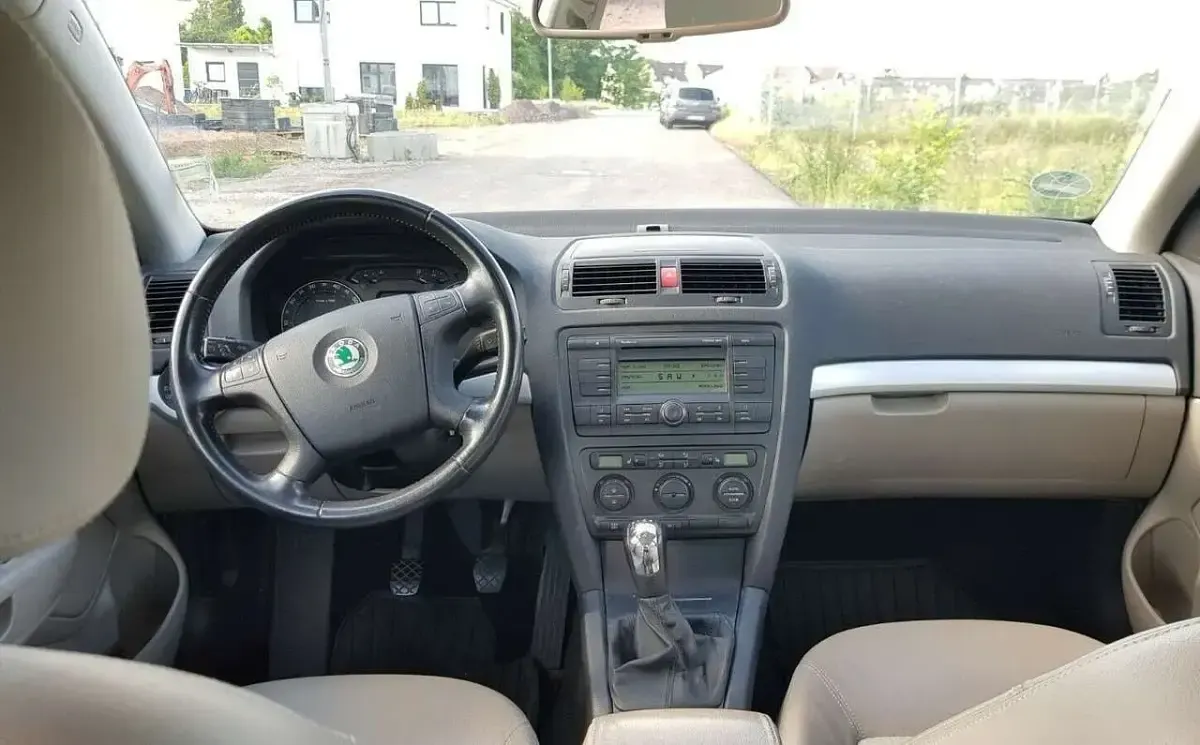 Gebraucht Skoda Octavia Ambiente 116 PS (85 kW) 2007 Gelb Limousine