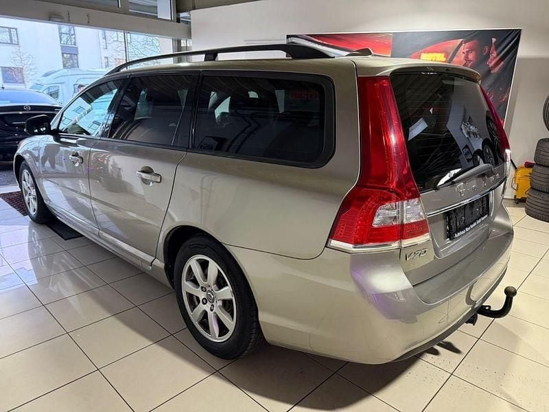 Gebraucht Volvo V70 Kinetic 114 PS (83 kW) 2013 Silber Kombi