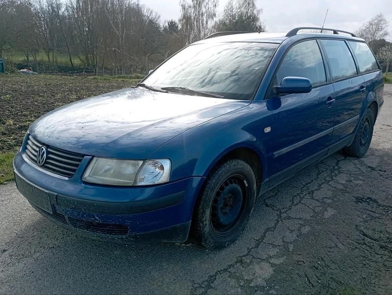 Gebraucht VW Passat 125 PS (91 kW) 1999 Blau Kombi