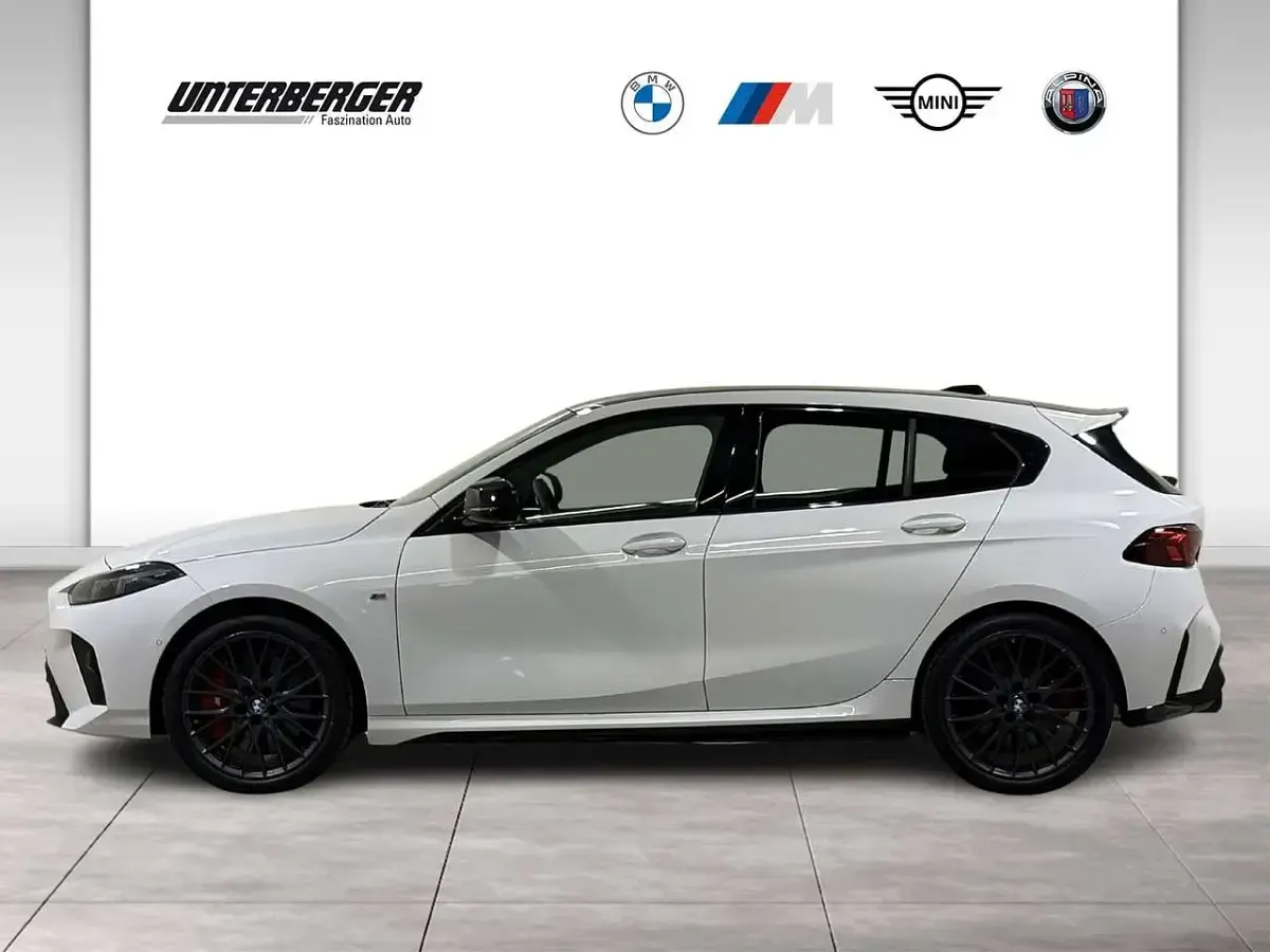 Gebraucht BMW M135 Performance 317 PS (233 kW) 2025 Alpinweiß uni Kleinwagen