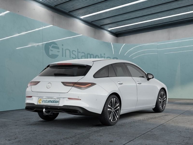 Weiß Gebraucht 2023 Mercedes CLA180 Shooting Brake Progressive Kombi | 33.113 € (Teuer) - Bild 1/2