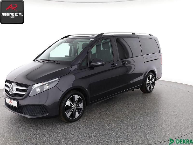 Grau Gebraucht 2021 Mercedes V220 Van / Kleinbus | 39.880 € (Fairer Preis) - Bild 1/4