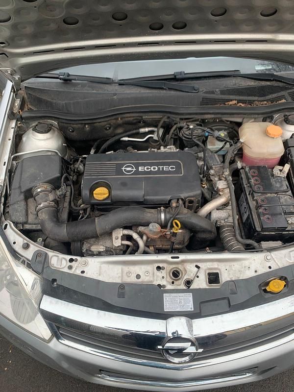 Gebraucht Opel Astra 115 PS (84 kW) 2009 Silber Limousine