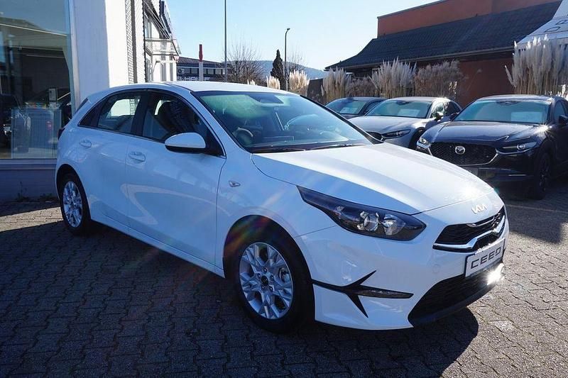 Gebraucht Kia Ceed Vision 140 PS (102 kW) 2024 Weiß Kleinwagen