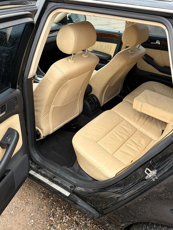 Second-hand Audi A6 180 CP (132 kW) 2003 Negru Break