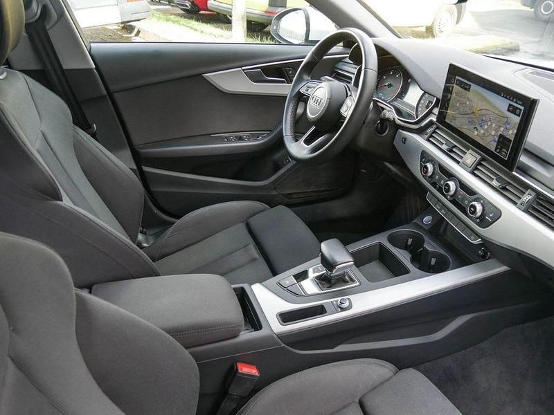 Gebraucht Audi A4 S-Line 163 PS (119 kW) 2023 Weiß Kombi