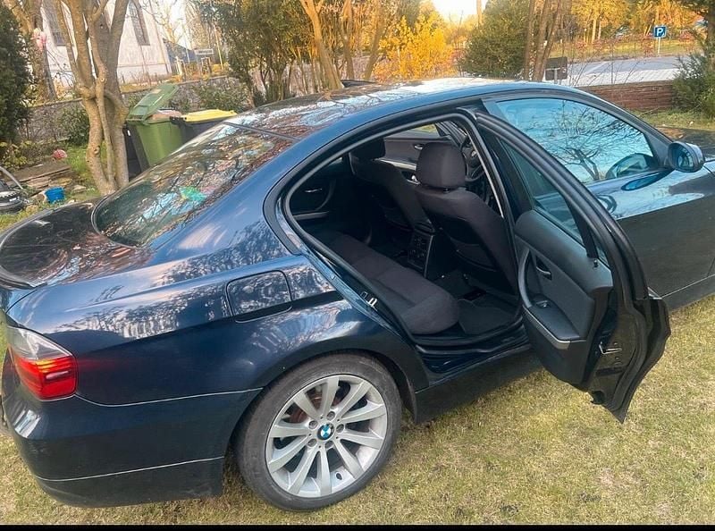 Gebraucht BMW 320 143 PS (105 kW) 2008 Blau Limousine