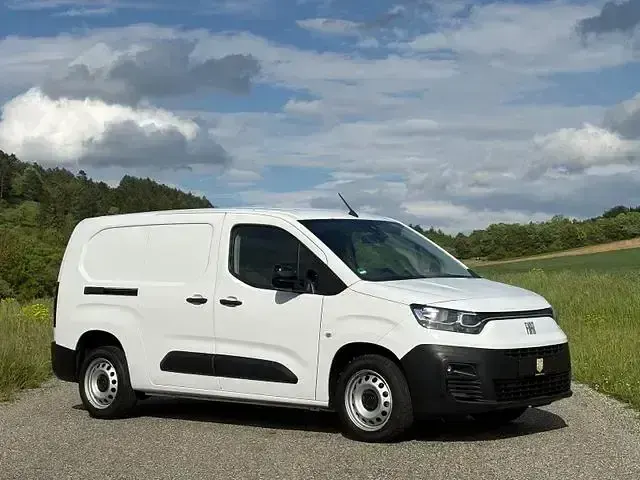Gebraucht Fiat Doblò 102 PS (75 kW) 2023 Weiß Van / Kleinbus
