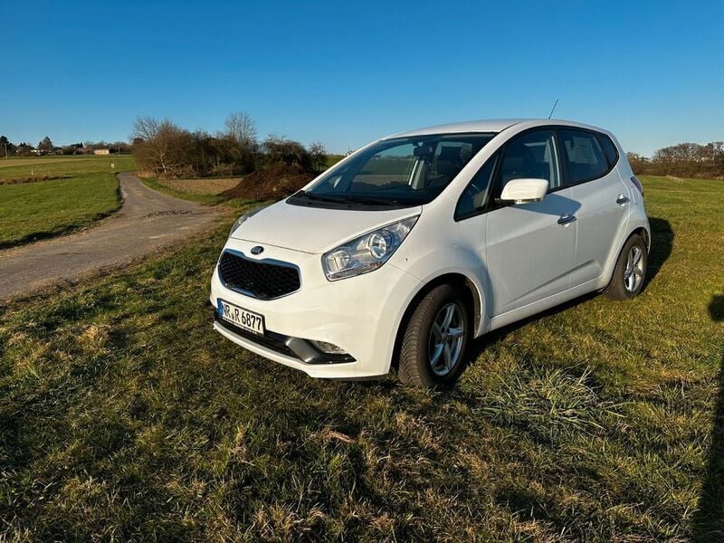 Weiß Gebraucht 2017 Kia Venga DREAM-TEAM Edition Kleinwagen | 13.000 € (Etwas zu teuer) - Bild 1/4