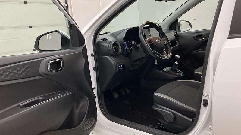 Gebraucht Hyundai i10 Advanced 67 PS (49 kW) 2023 Weiß Kleinwagen