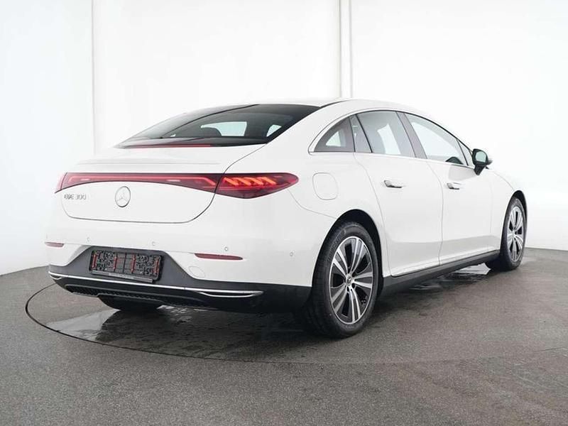 Gebraucht Mercedes EQE300 Advanced Plus 180 kW (245 PS) 2025 Unilack polarweiß Limousine
