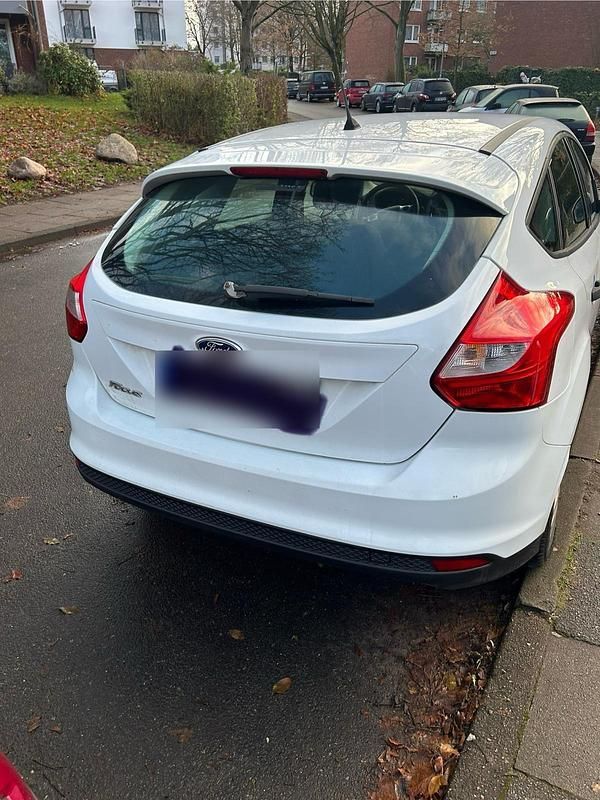 Gebraucht Ford Focus 103 PS (75 kW) 2014 Weiß Limousine