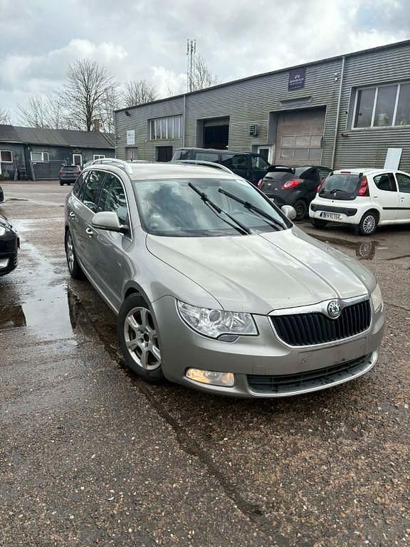 Gebraucht Skoda Superb Ambition 140 PS (102 kW) 2010 Beige Kombi