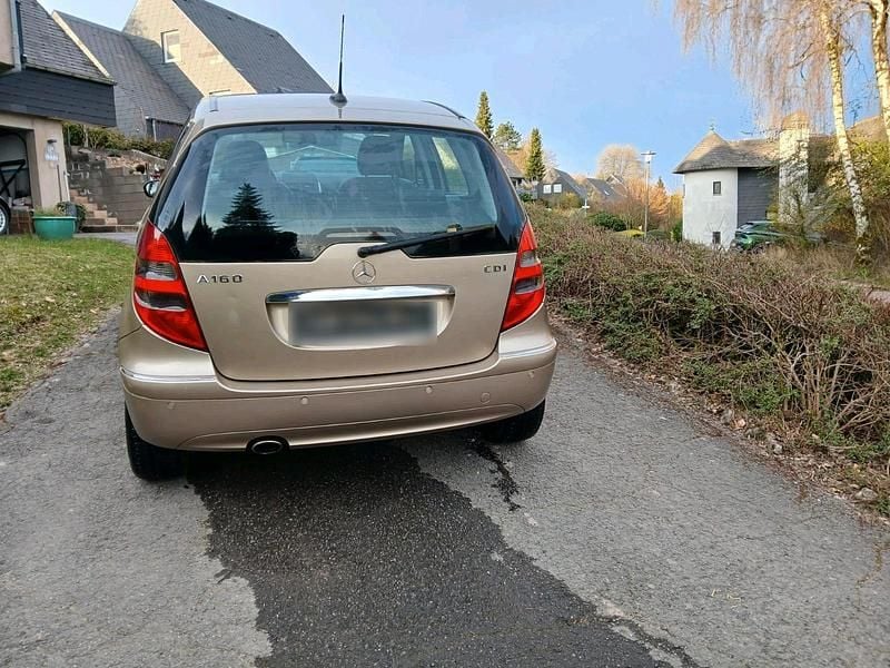 Gebraucht Mercedes A160 82 PS (60 kW) 2006 Gold Kleinwagen