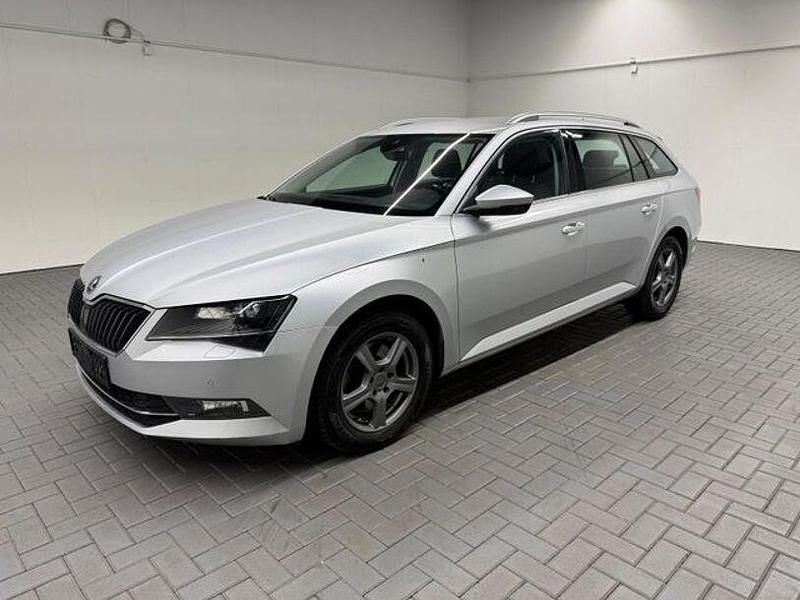 Brilliantsilber metallic Gebraucht 2016 Skoda Superb Kombi | 17.900 € (Fairer Preis) - Bild 1/4