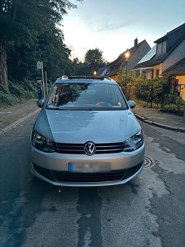 Silber Gebraucht 2011 VW Sharan Highline Van / Kleinbus | 8.500 € (Guter Preis) - Bild 1/4