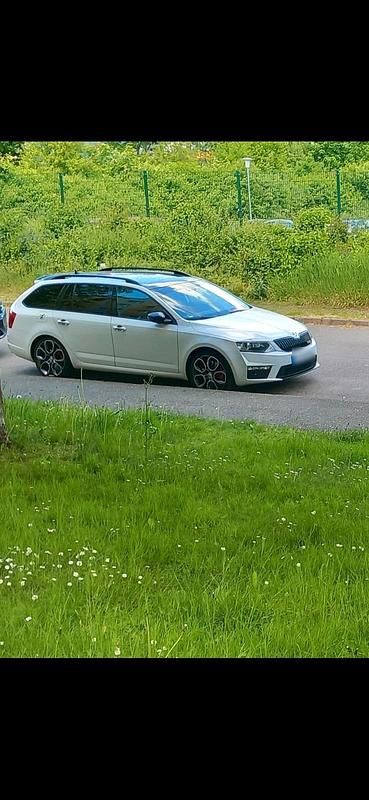 Gebraucht Skoda Octavia RS 231 PS (169 kW) 2015 Weiß Kleinwagen