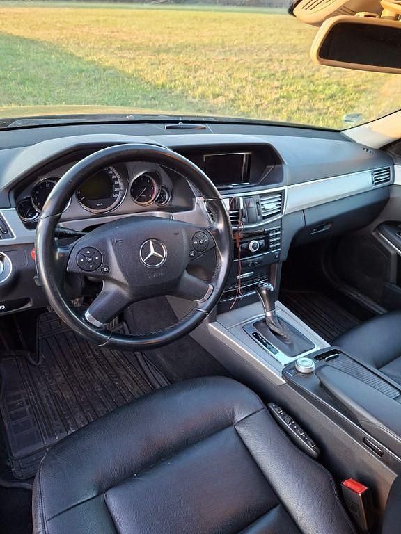 Gebraucht Mercedes E250 Avantgarde 204 PS (150 kW) 2011 Schwarz Kombi
