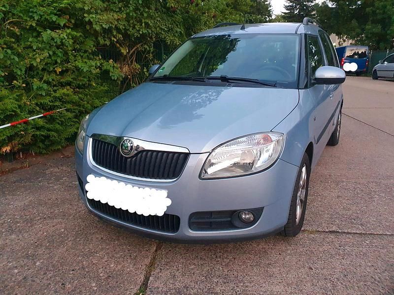 Grau Gebraucht 2010 Skoda Roomster Kombi | 5.350 € (Fairer Preis) - Bild 1/4