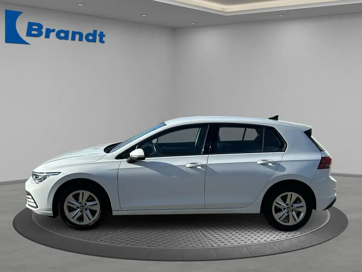 Gebraucht VW Golf Life 116 PS (85 kW) 2021 Pure white Coupé
