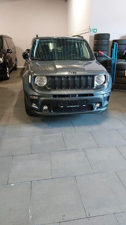 Grau Gebraucht 2022 Jeep Renegade Night Eagle SUV | 14.300 € (Fairer Preis) - Bild 1/2