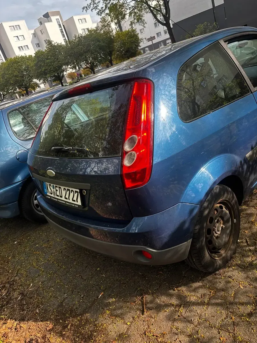 Gebraucht Ford Fiesta 70 PS (51 kW) 2007 Blau Kleinwagen