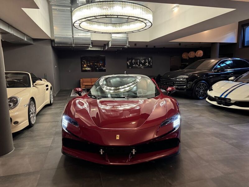 Gebraucht Ferrari SF90 2022 Rot Cabrio