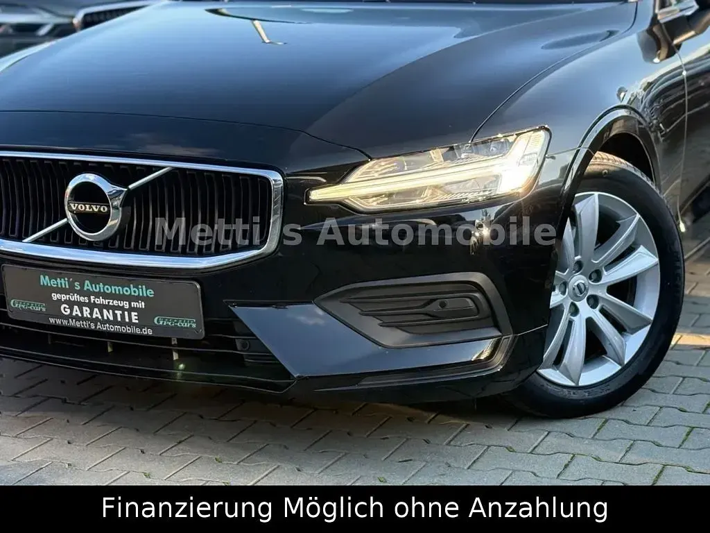 Gebraucht Volvo V60 Momentum 150 PS (110 kW) 2018 Schwarz Kombi