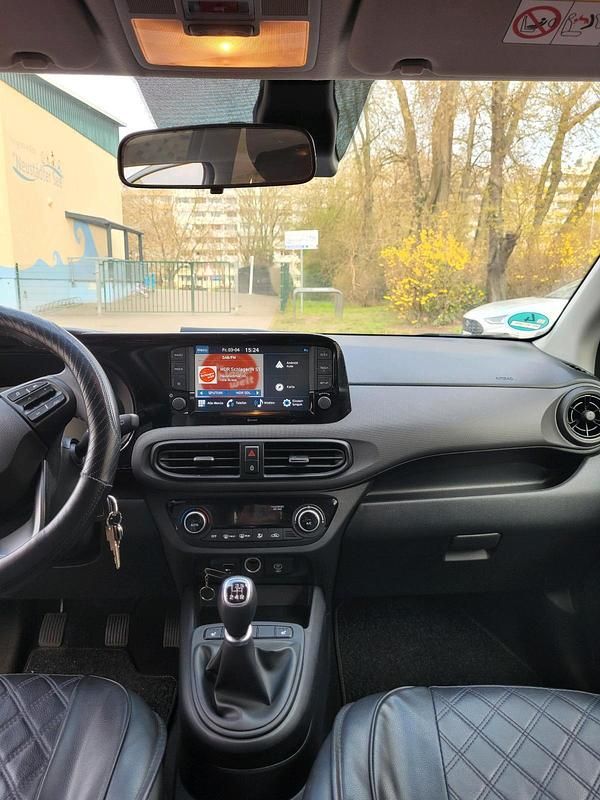 Gebraucht Hyundai i10 84 PS (61 kW) 2023 Grün Kleinwagen