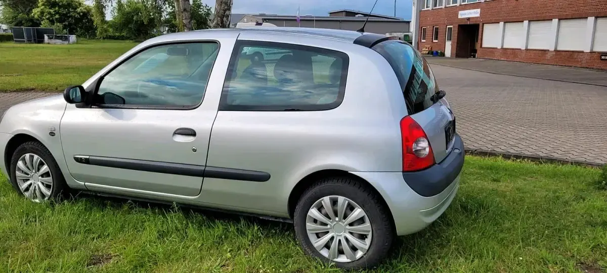 Gebraucht Renault Clio 58 PS (42 kW) 2006 Silber Kleinwagen