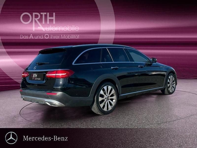 Gebraucht Mercedes E220 All-Terrain 194 PS (142 kW) 2018 Metalliclack obsidianschwarz m Kombi