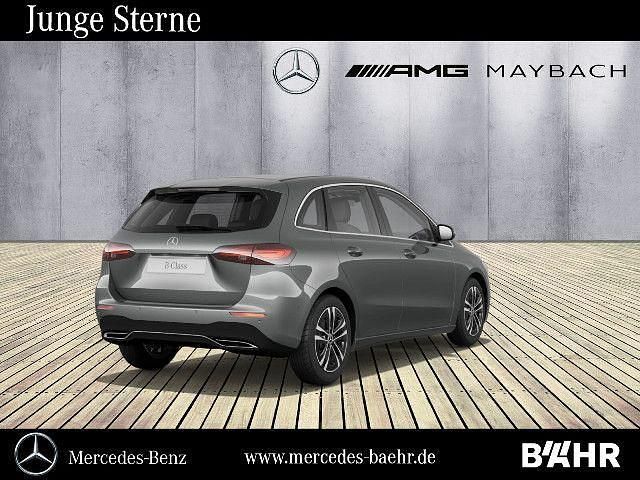 Grau Gebraucht 2024 Mercedes B200 Van / Kleinbus | 32.750 € (Fairer Preis) - Bild 1/4