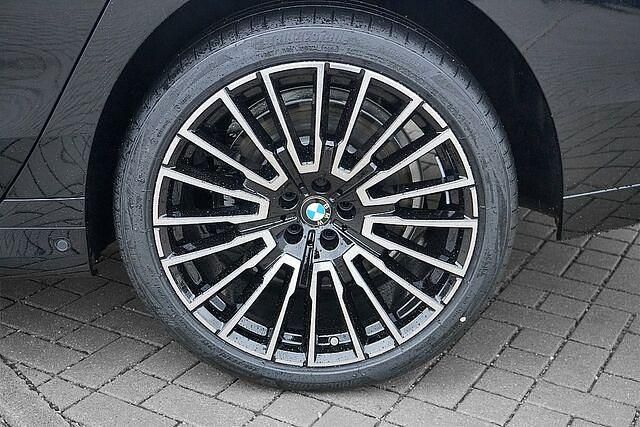 Gebraucht BMW 740 M Sport 286 PS (210 kW) 2024 Saphirschwarz Limousine