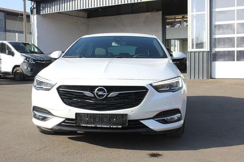 Gebraucht Opel Insignia Dynamic 165 PS (121 kW) 2018 Weiß Limousine