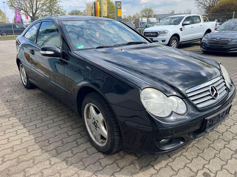 Second-hand Mercedes C200 122 CP (89 kW) 2007 Negru Coupe