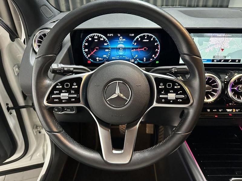 Gebraucht Mercedes GLA200 Progressive 163 PS (119 kW) 2021 Weiß SUV